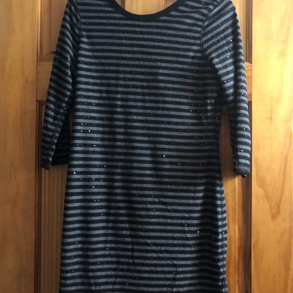 Dresses and shirts - Picture 2 of 8